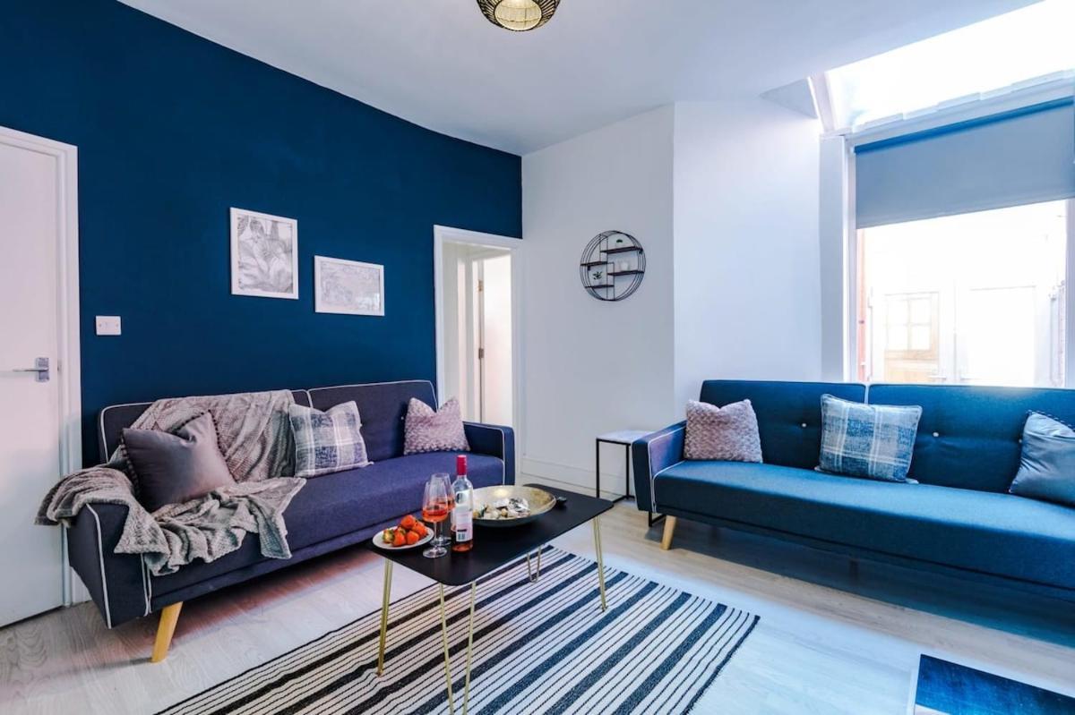 Large 4 Bedroom Home With Free Parking Near Mediacityuk Манчестер Екстер'єр фото
