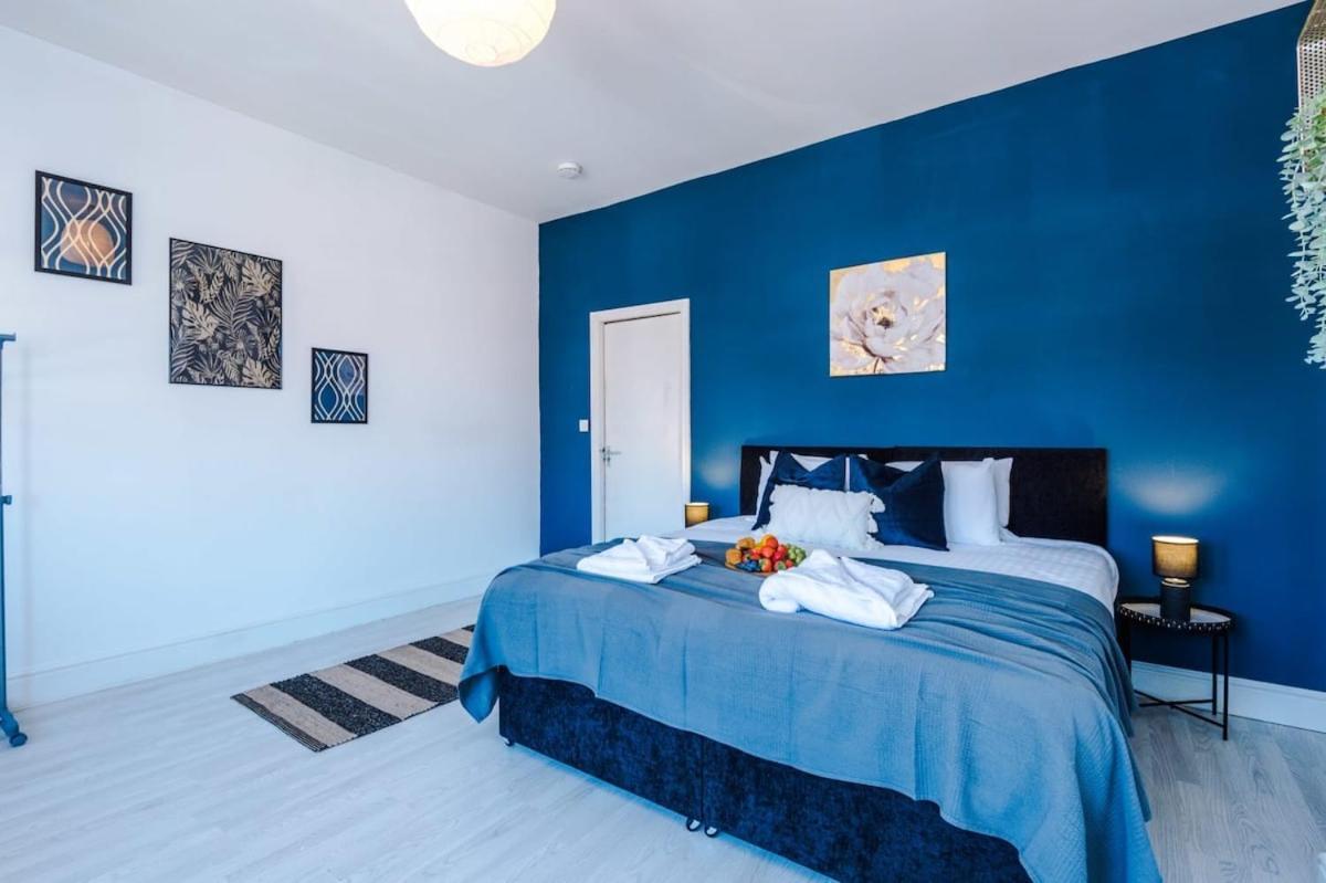 Large 4 Bedroom Home With Free Parking Near Mediacityuk Манчестер Екстер'єр фото