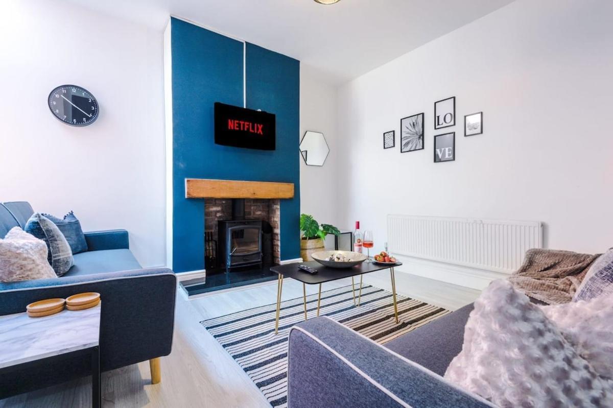 Large 4 Bedroom Home With Free Parking Near Mediacityuk Манчестер Екстер'єр фото